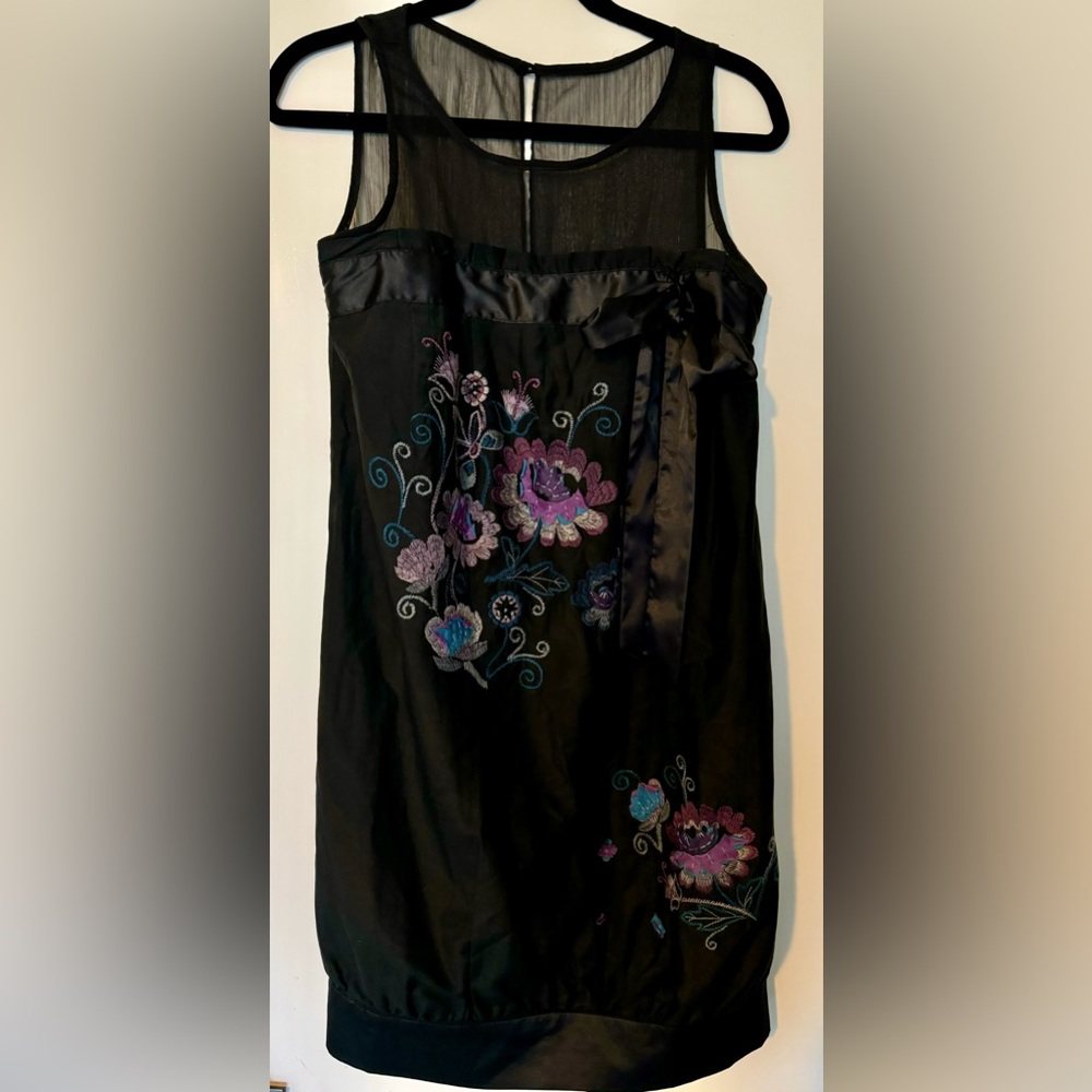 Unique puffed style silk dress